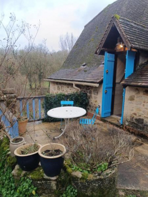 Maison pleine de charme avec terrasse et vue sur la rivière du Célé, à 15 min de Figeac